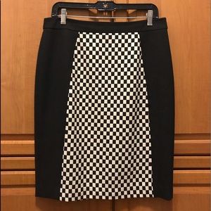 Contrast checkerboard/ black skirt